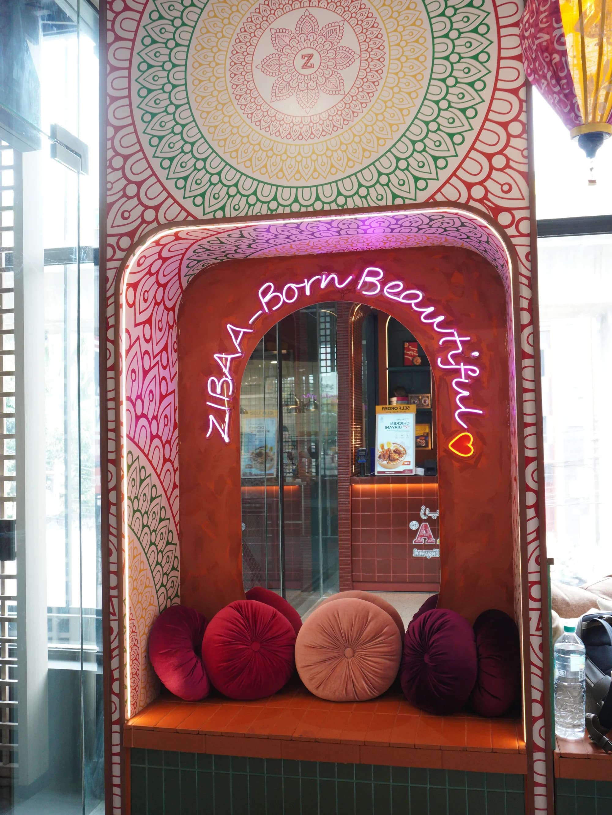 Neon arch with cushions at Zibaa Kamaja Mayestik